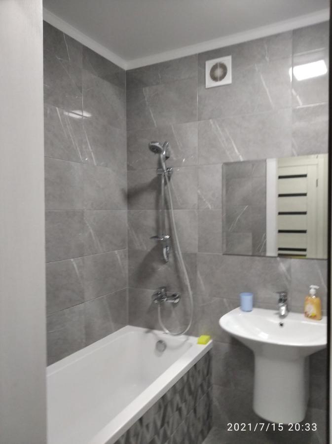 Ferienwohnung Жк Версаль Парк Irpin Exterior foto